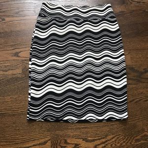 A Lularoe Cassie skirt size M
